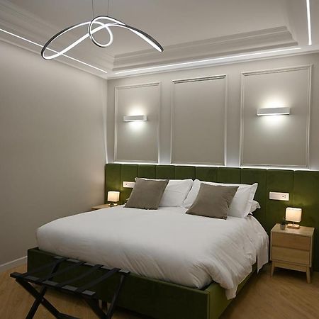 Mom Apartment Rooms&Suites 蒂沃利 外观 照片