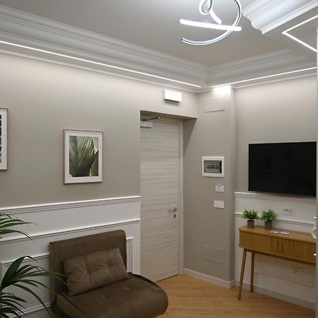 Mom Apartment Rooms&Suites 蒂沃利 外观 照片