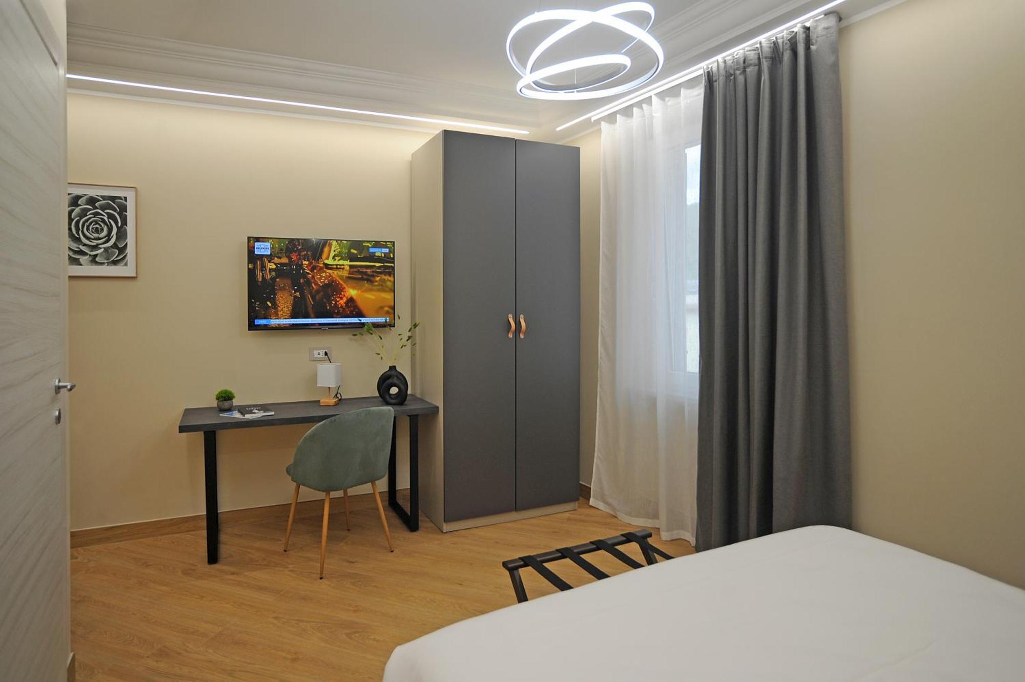 Mom Apartment Rooms&Suites 蒂沃利 外观 照片