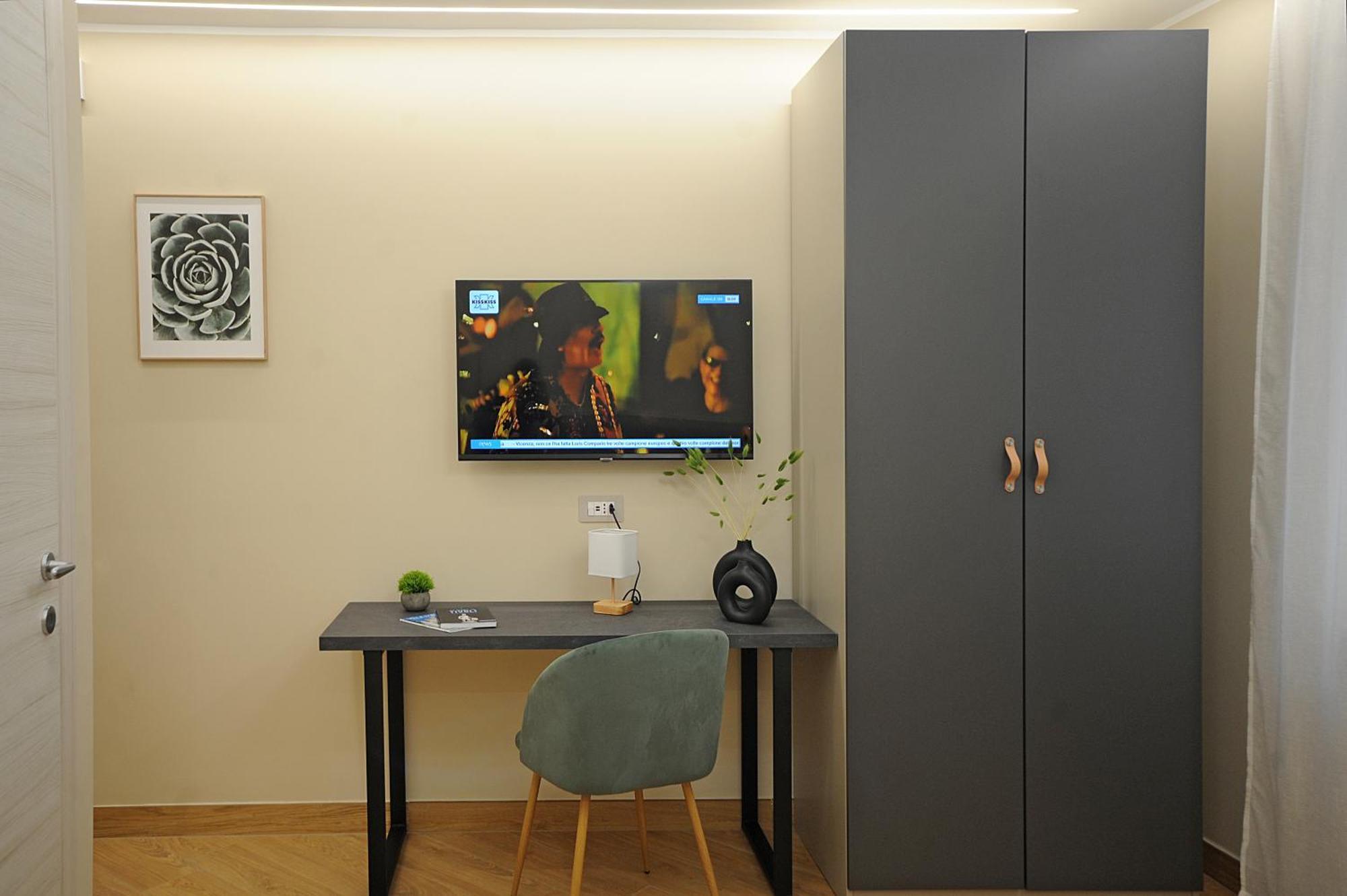 Mom Apartment Rooms&Suites 蒂沃利 外观 照片