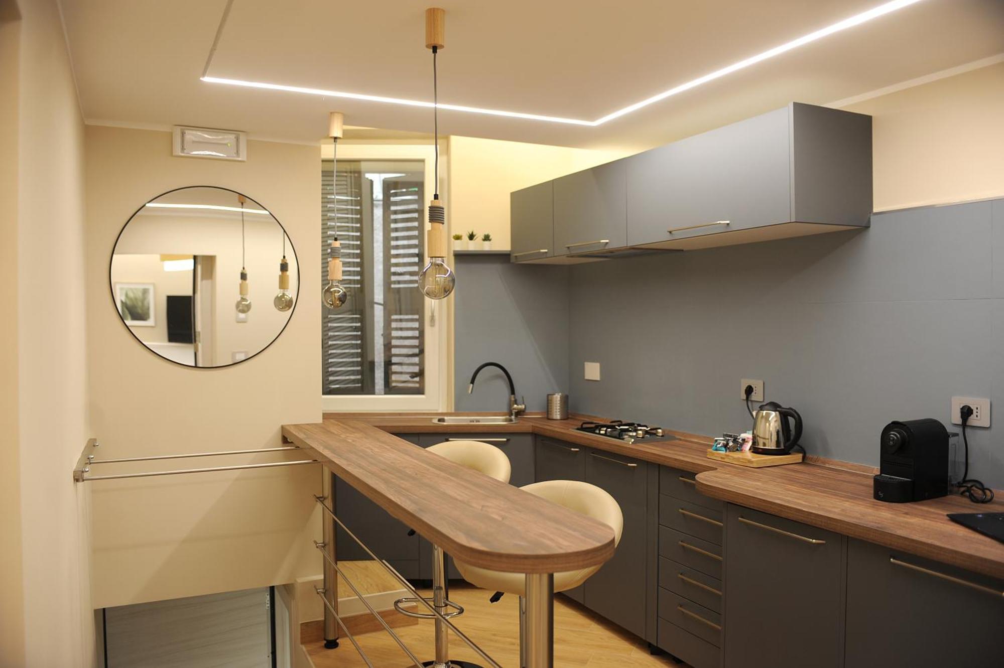 Mom Apartment Rooms&Suites 蒂沃利 外观 照片