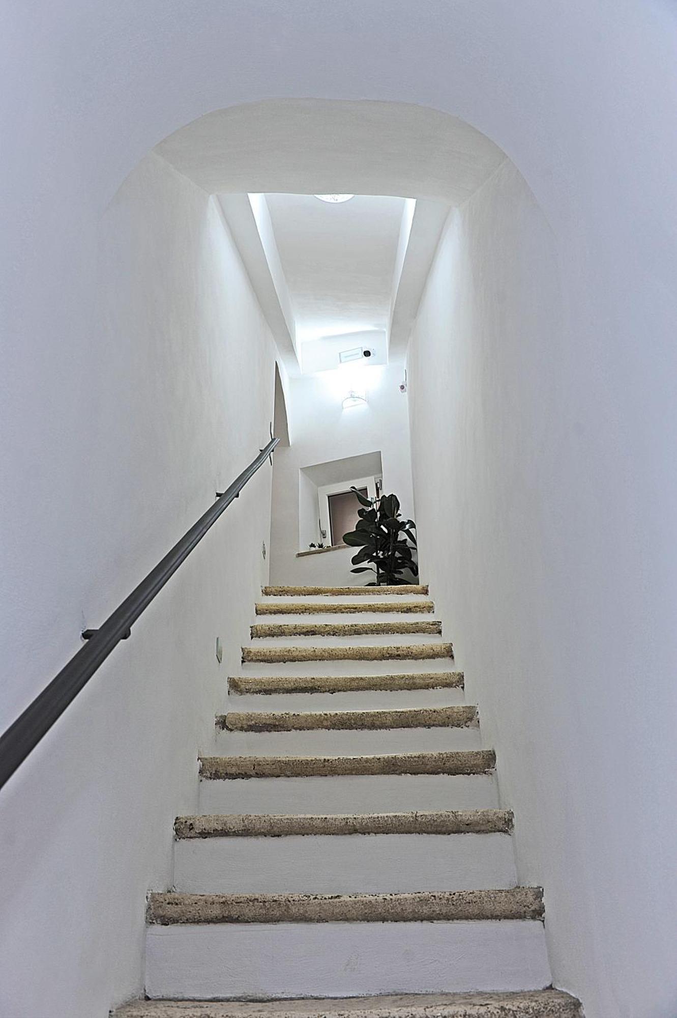 Mom Apartment Rooms&Suites 蒂沃利 外观 照片