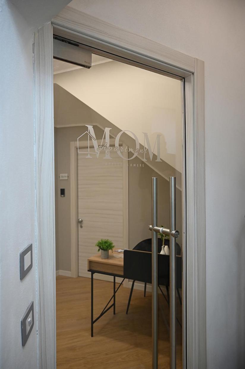 Mom Apartment Rooms&Suites 蒂沃利 外观 照片