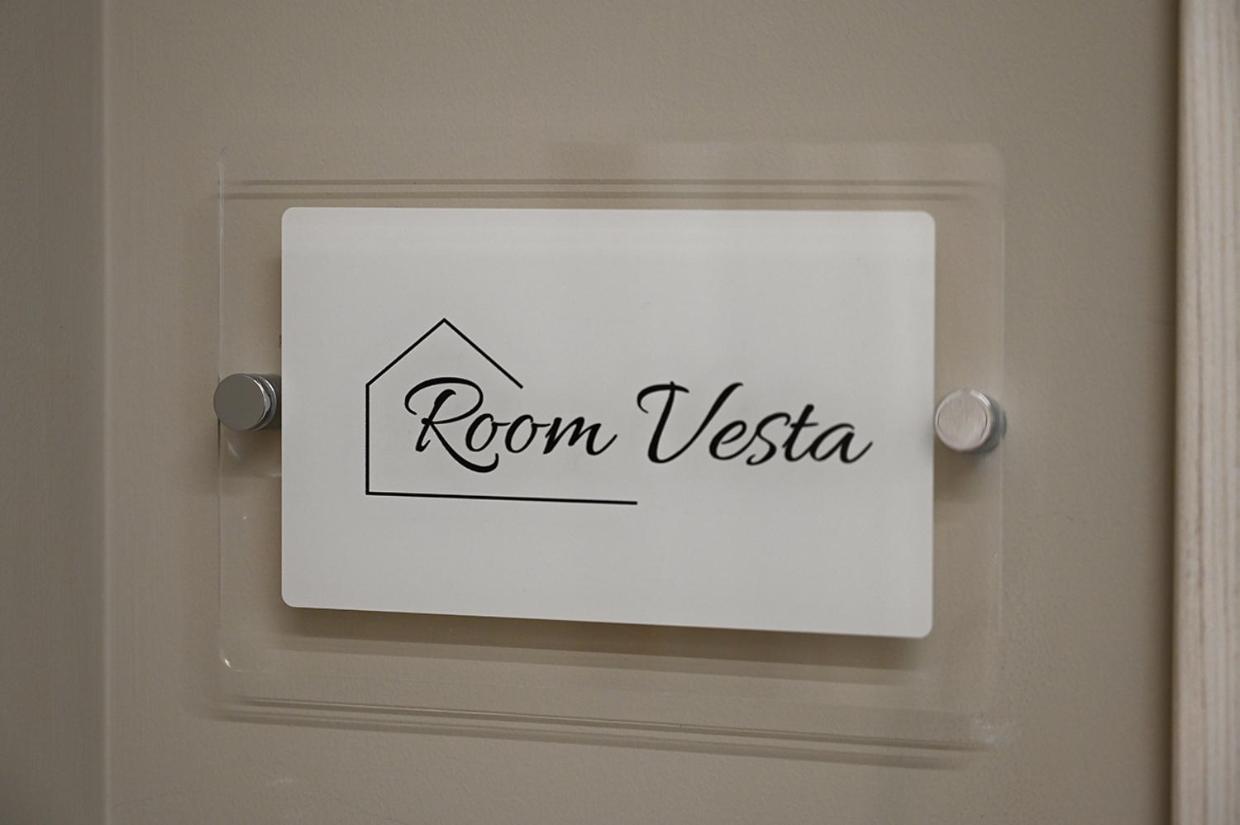 Mom Apartment Rooms&Suites 蒂沃利 外观 照片