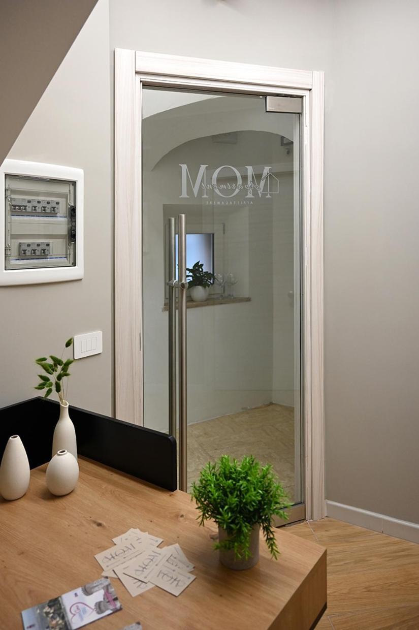 Mom Apartment Rooms&Suites 蒂沃利 外观 照片