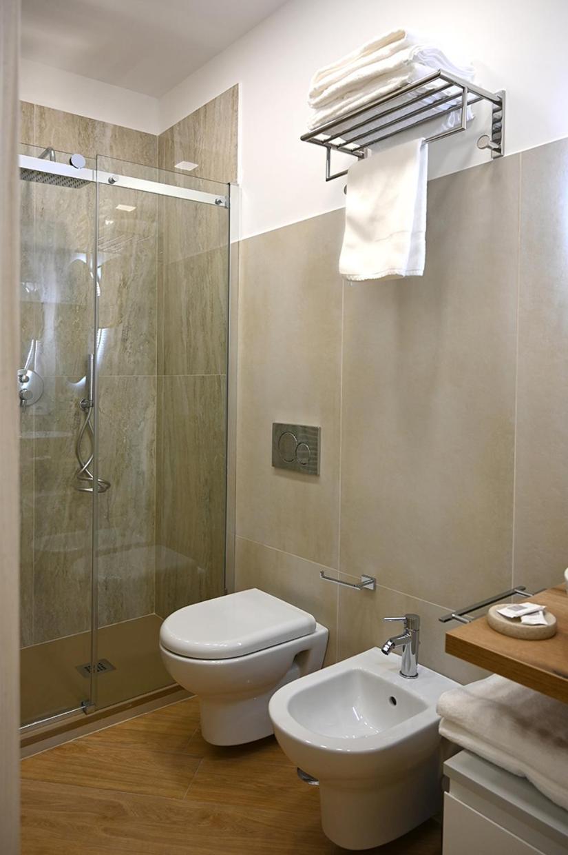 Mom Apartment Rooms&Suites 蒂沃利 外观 照片