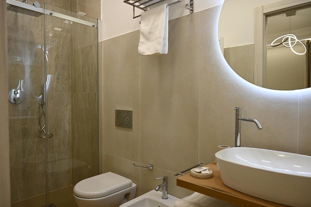 Mom Apartment Rooms&Suites 蒂沃利 外观 照片