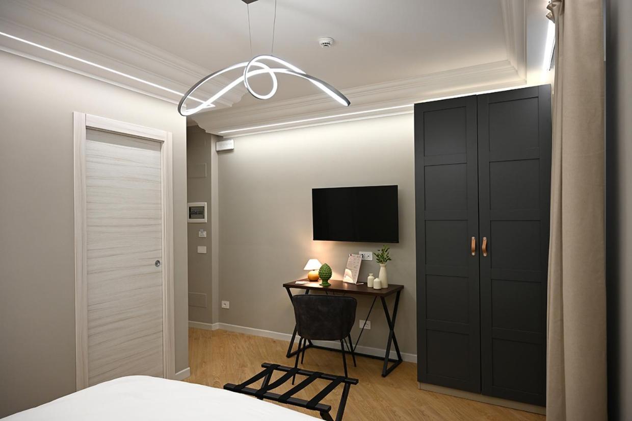 Mom Apartment Rooms&Suites 蒂沃利 外观 照片