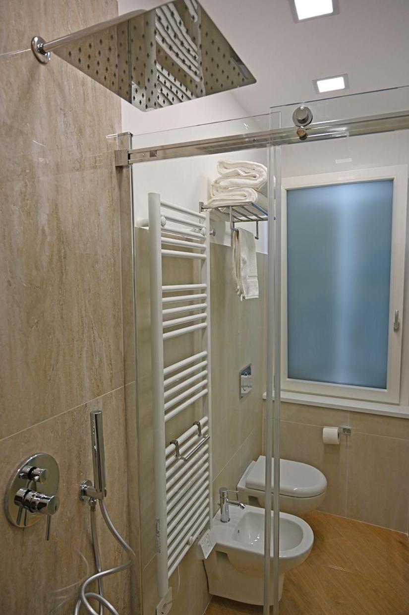 Mom Apartment Rooms&Suites 蒂沃利 外观 照片