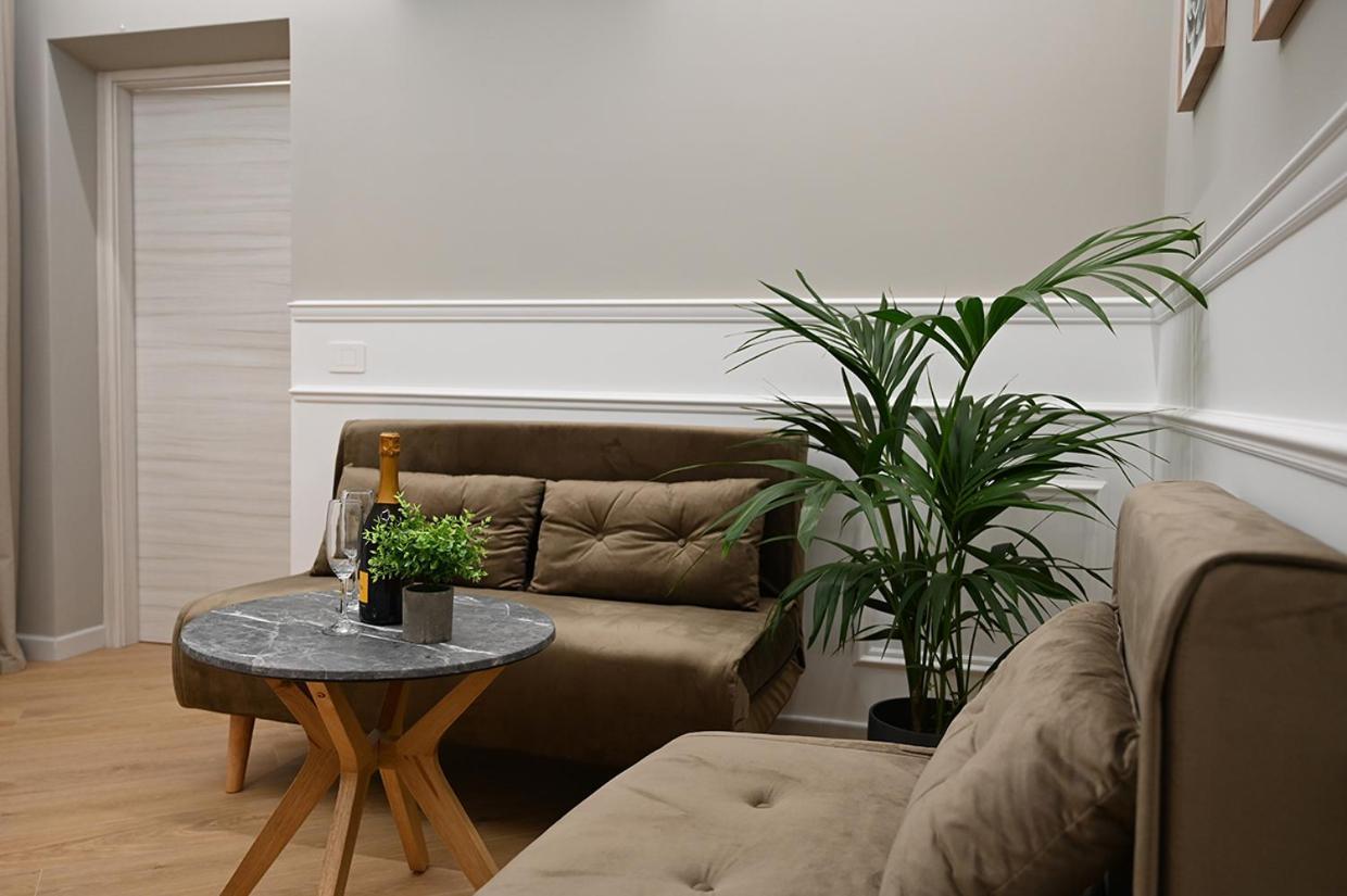 Mom Apartment Rooms&Suites 蒂沃利 外观 照片