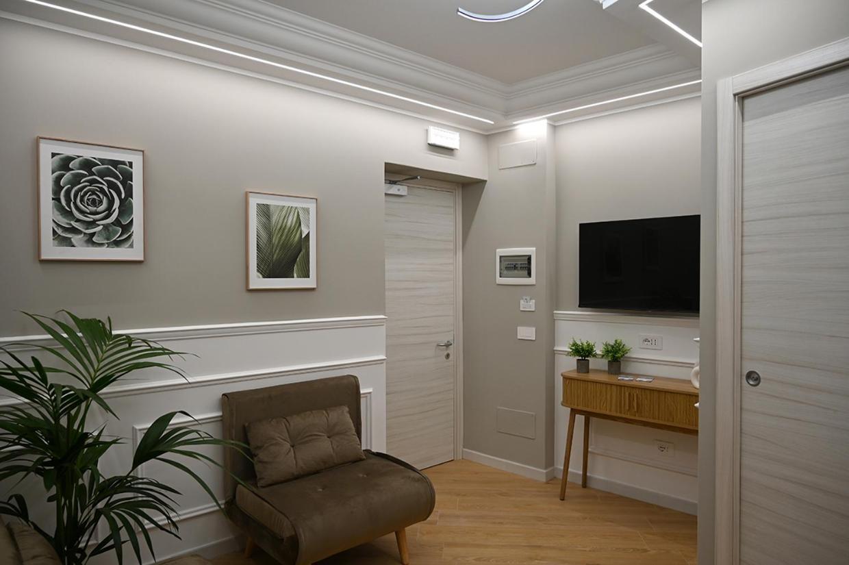 Mom Apartment Rooms&Suites 蒂沃利 外观 照片