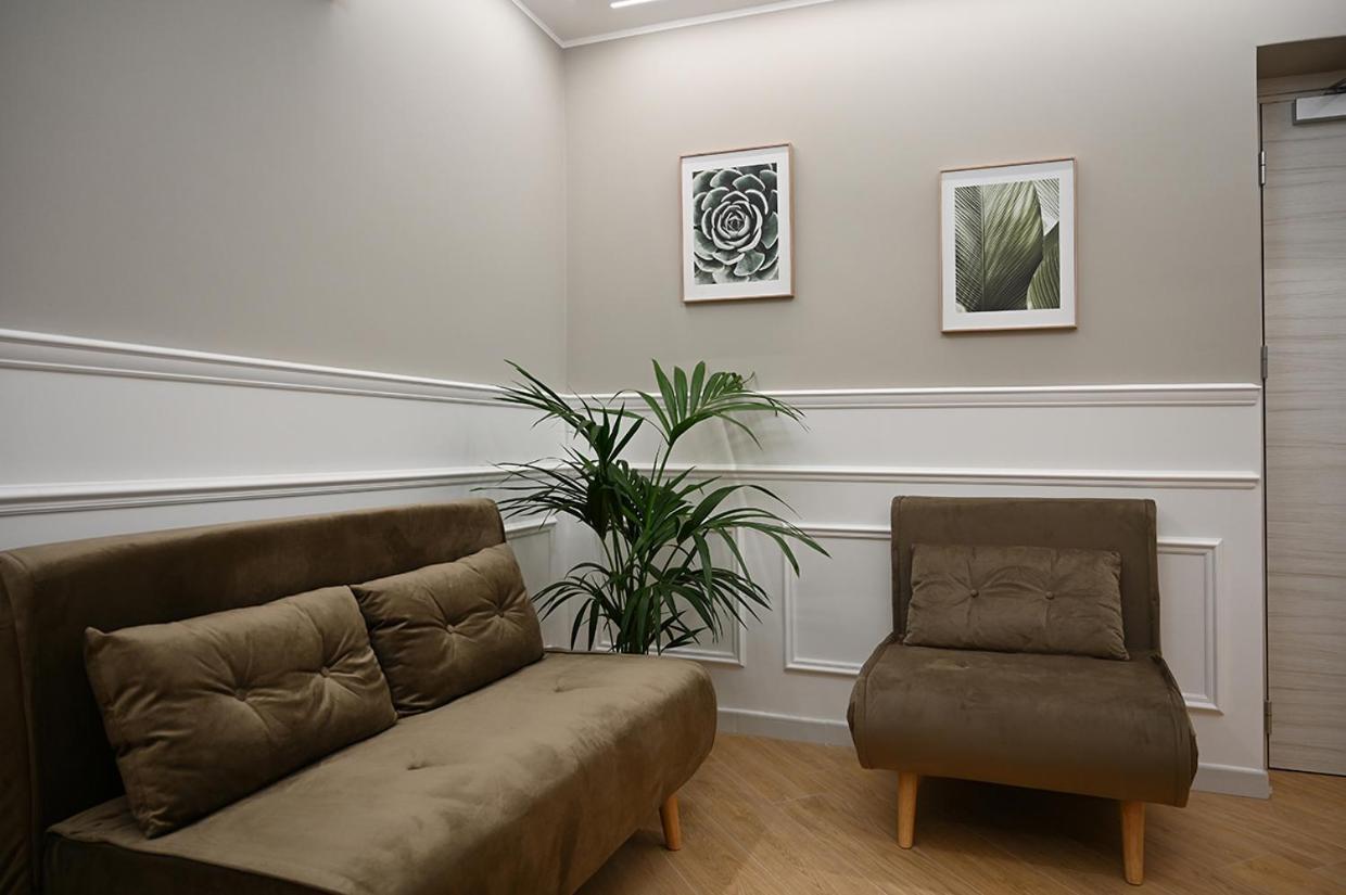 Mom Apartment Rooms&Suites 蒂沃利 外观 照片