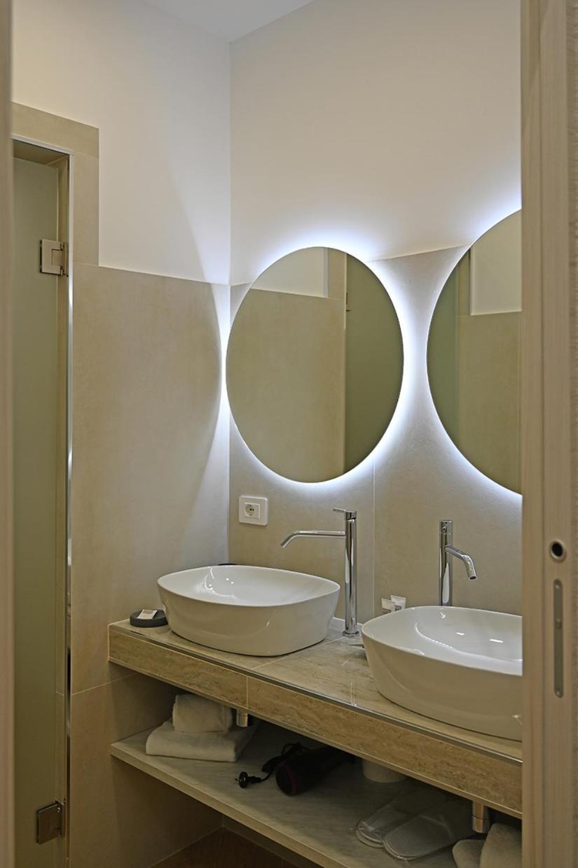 Mom Apartment Rooms&Suites 蒂沃利 外观 照片